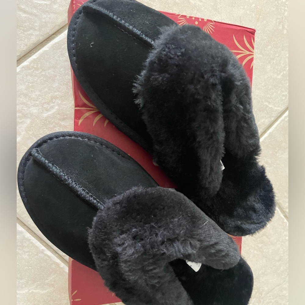 Style and Co. black UGG like slippers, size 10